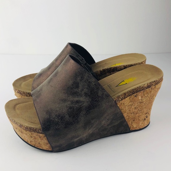 Volatile Wedge Sandals Bronze 7